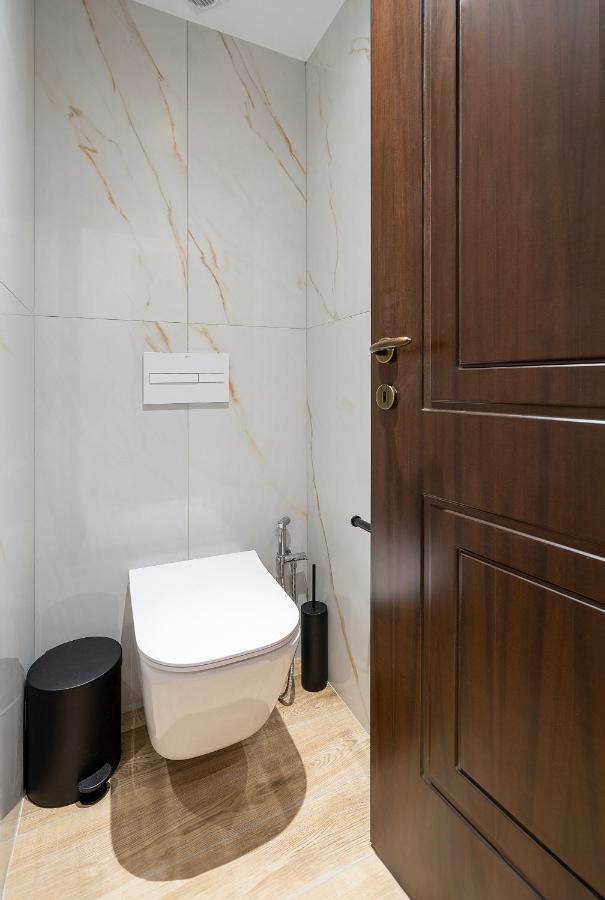 Luxury In Downtown Apartment *