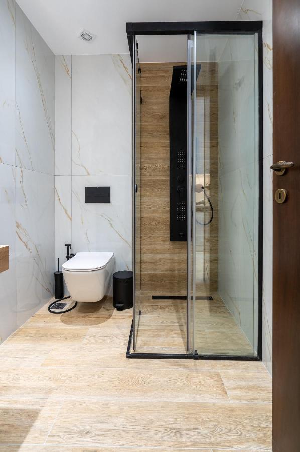Luxury In Downtown Apartment *
