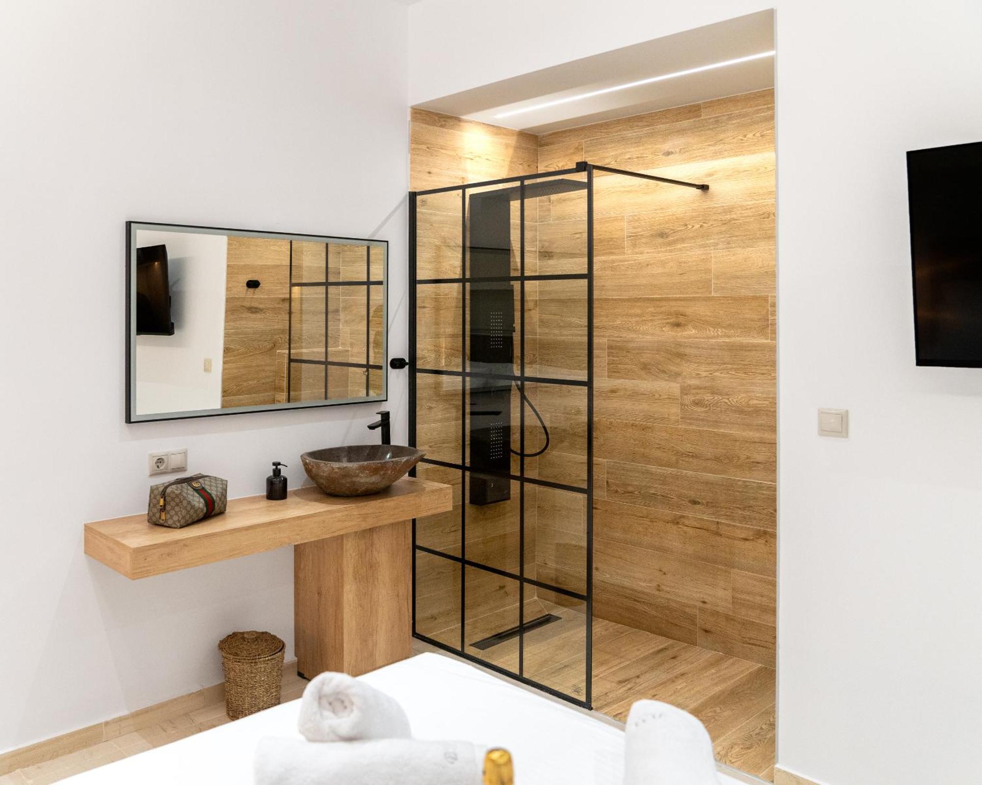 Luxury In Downtown Heraklion (Crete)